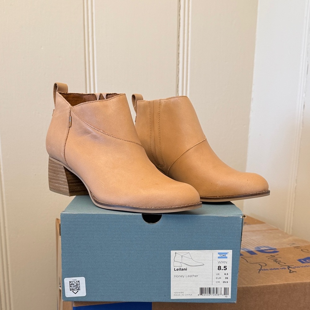 NWT Toms Honey Leather Ankle Booties